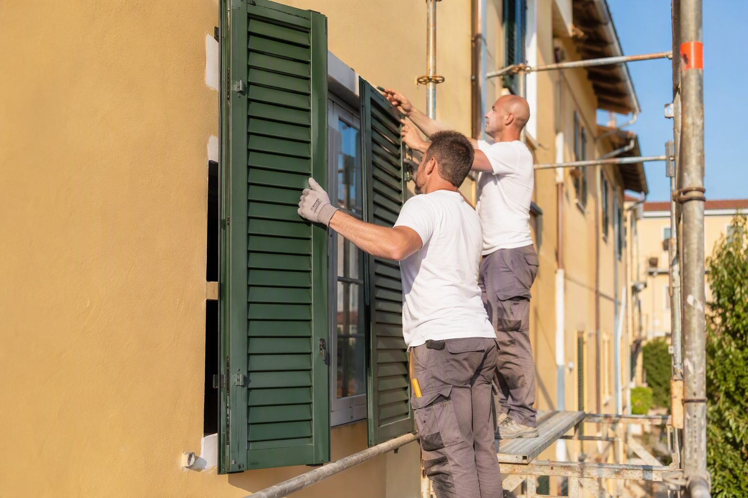 Rimontaggio delle ante restaurate — lavori a Dalmine